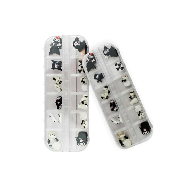 Decoración de uñas con diseño de kuromi
